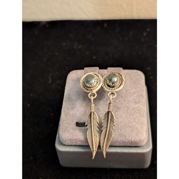 Vintage Signed 925 Sterling Silver Navajo Hematite Feather Dangle Post Earrings - Picture 7 of 7